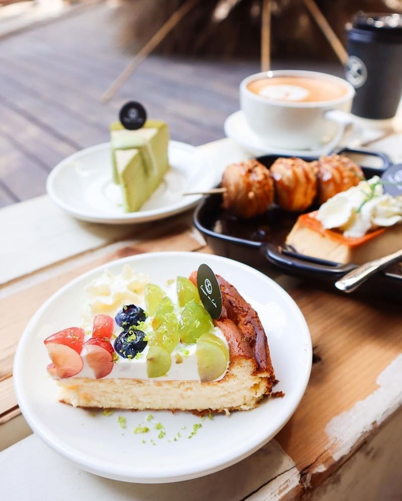 「Cuppa Fs Cafe」台中東區精緻甜點店｜寬敞舒適，千層蛋糕精緻美味，咖啡、茶飲更添享受！