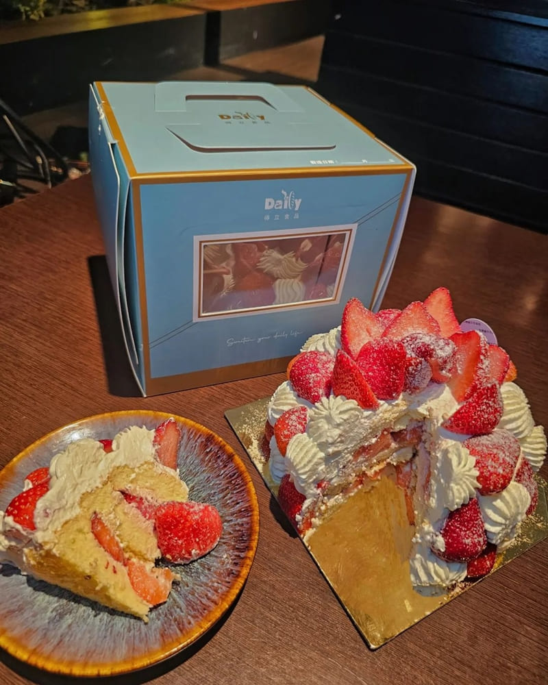 「新北生日蛋糕推薦」得立食品｜Daily bakery、大坪林站必訪、草莓控天堂！