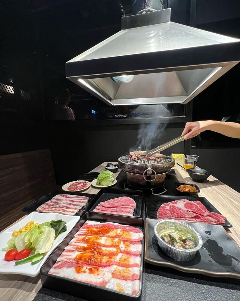 「戰醬燒肉燒烤」新北板橋燒肉推薦｜日本A5和牛、天使蝦干貝、戰斧牛排吃到飽體驗！