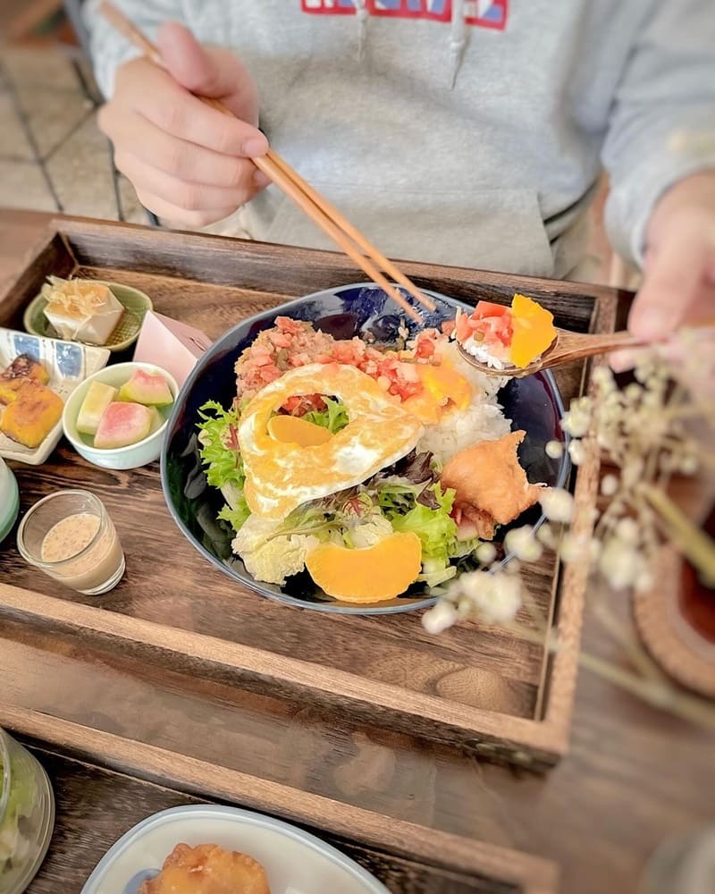 「煦 HSU’S Shokudo」高雄日式餐廳|溫馨老宅,美味山飯糰與牛肉塔可飯,享受陽光美好用餐體驗!
