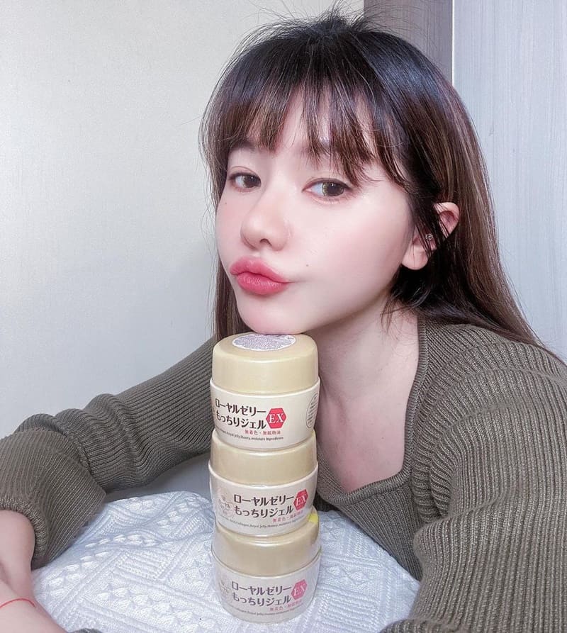 「OZIO歐姬兒蜂王乳凝露EX」一瓶滿足多重需求,52種美容成分,8秒深層滋潤,打造彈潤嫩滑熟齡肌!