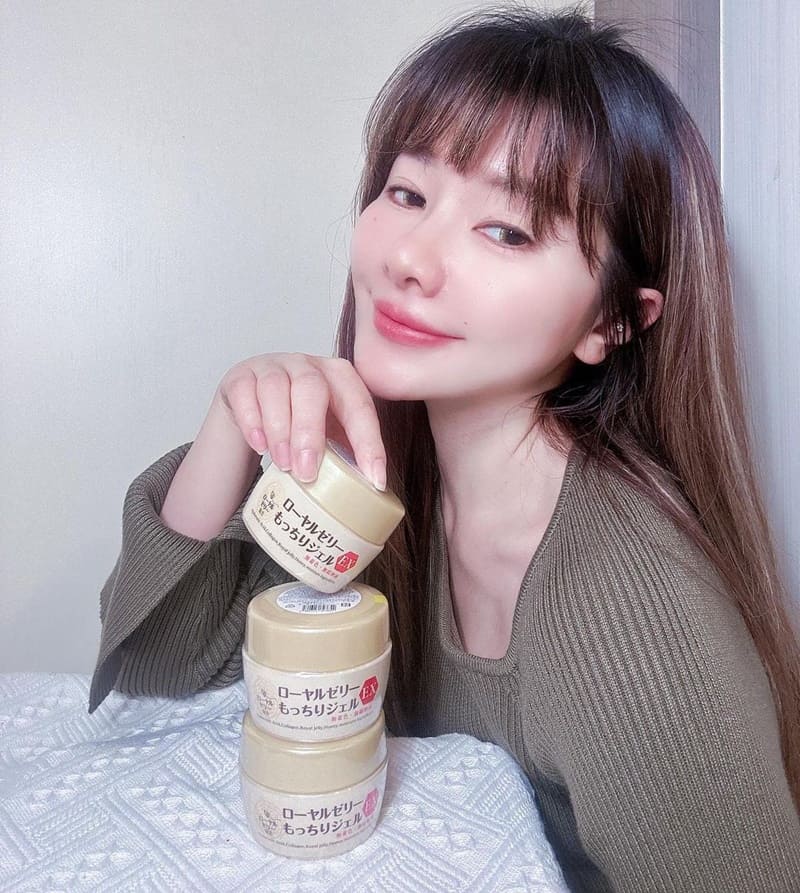 「OZIO歐姬兒蜂王乳凝露EX」一瓶滿足多重需求,52種美容成分,8秒深層滋潤,打造彈潤嫩滑熟齡肌!