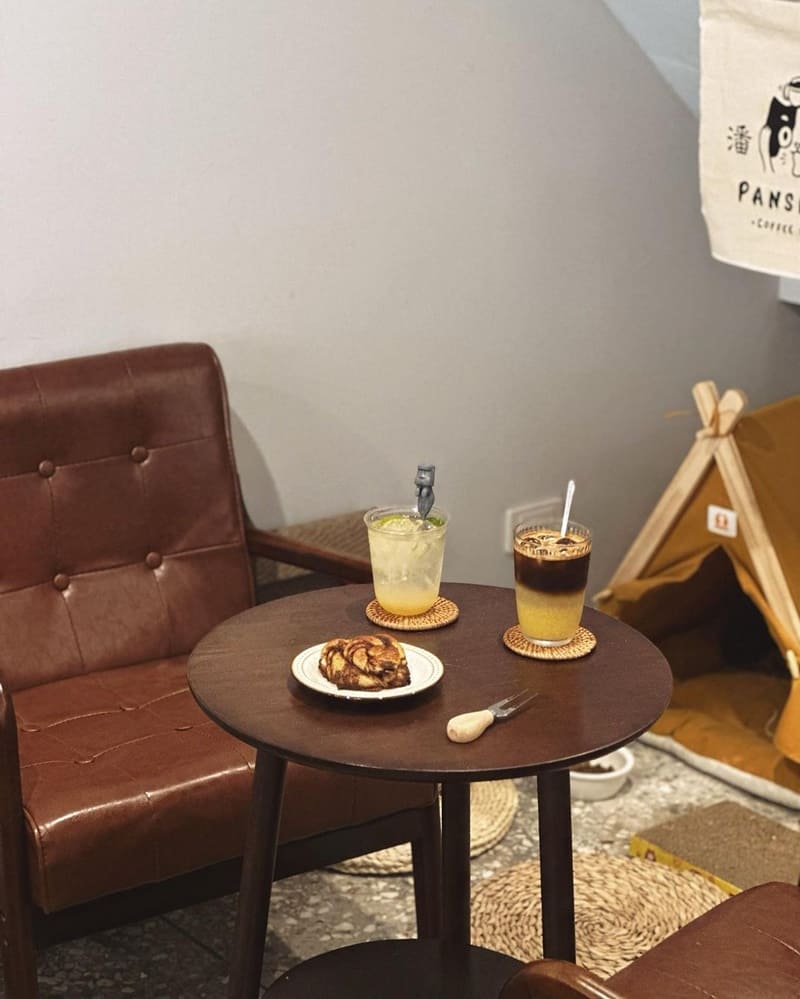 「Panshout coffee 潘吶咖啡」斗六日系風格咖啡館，木質老宅溫馨氛圍，可愛店貓哇貴和米糕！