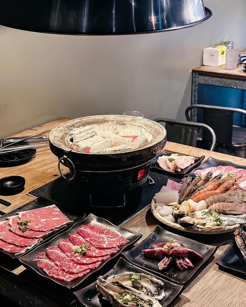 「燒肉-殿」台北東區豐盛燒肉盛宴|嚴選M9和牛、戰車龍蝦、烤麻糬甜點,每日現點現切,絕對物超所值!