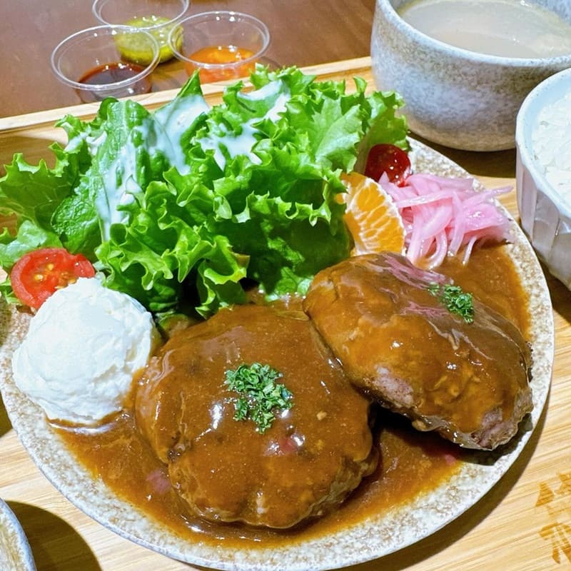 「穗稻忠武」新竹日式個人定食，招牌多密漢堡排、黑毛炸豬排、嫩煎雞腿排美味驚艷！