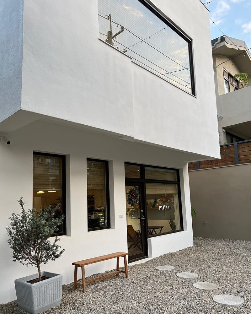 「野也 Cafe」桃園山坡美拍韓系咖啡廳暖|暖色木質裝潢、寵物友善、美味甜點!