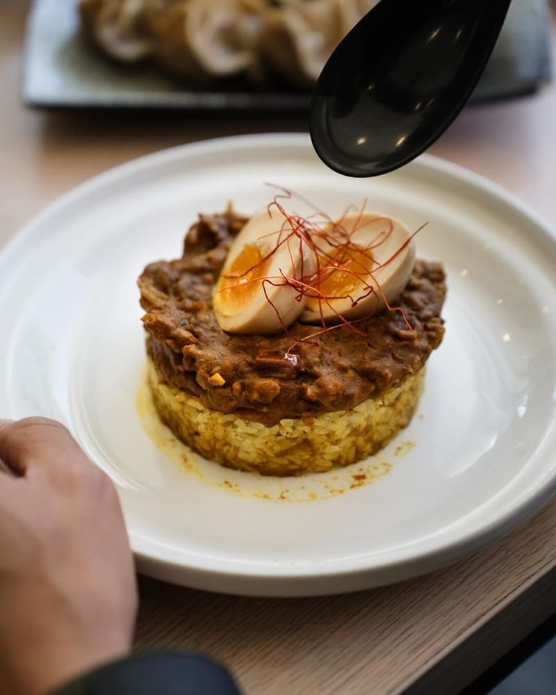 「有麥點手作料理」台南麥點推出黃金蕎麥系列,健康美食新潮!乾咖喱飯與椒麻拌麵口味豐富,滿足味蕾期待!