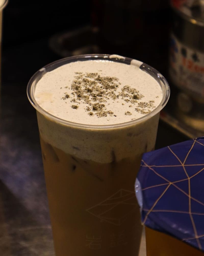 「岩語茶」新竹清大店|奶蓋茶天花板、獨創黑岩鹽奶蓋、繽紛奶蓋任你選!