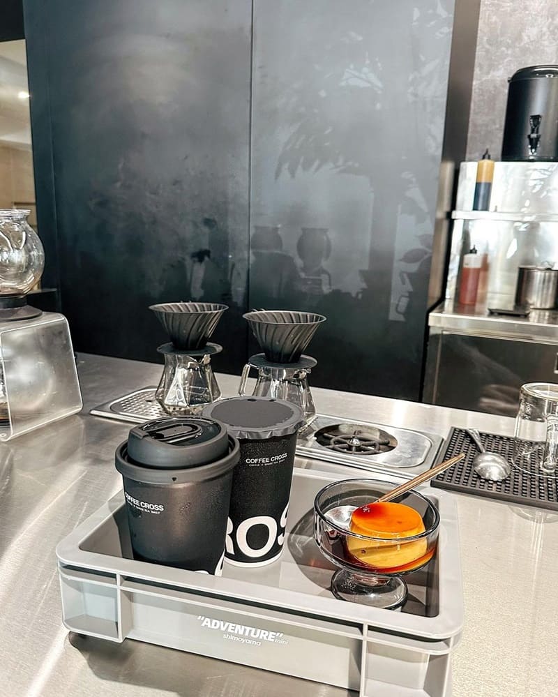 「Coffee Xover」台北咖啡手搖概念店！品味咖啡文化、享受愜意時光、奶瓶推薦！
