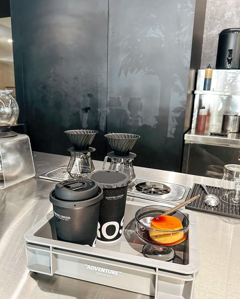 「Coffee Xover」台北咖啡手搖概念店!品味咖啡文化、享受愜意時光、奶瓶推薦!