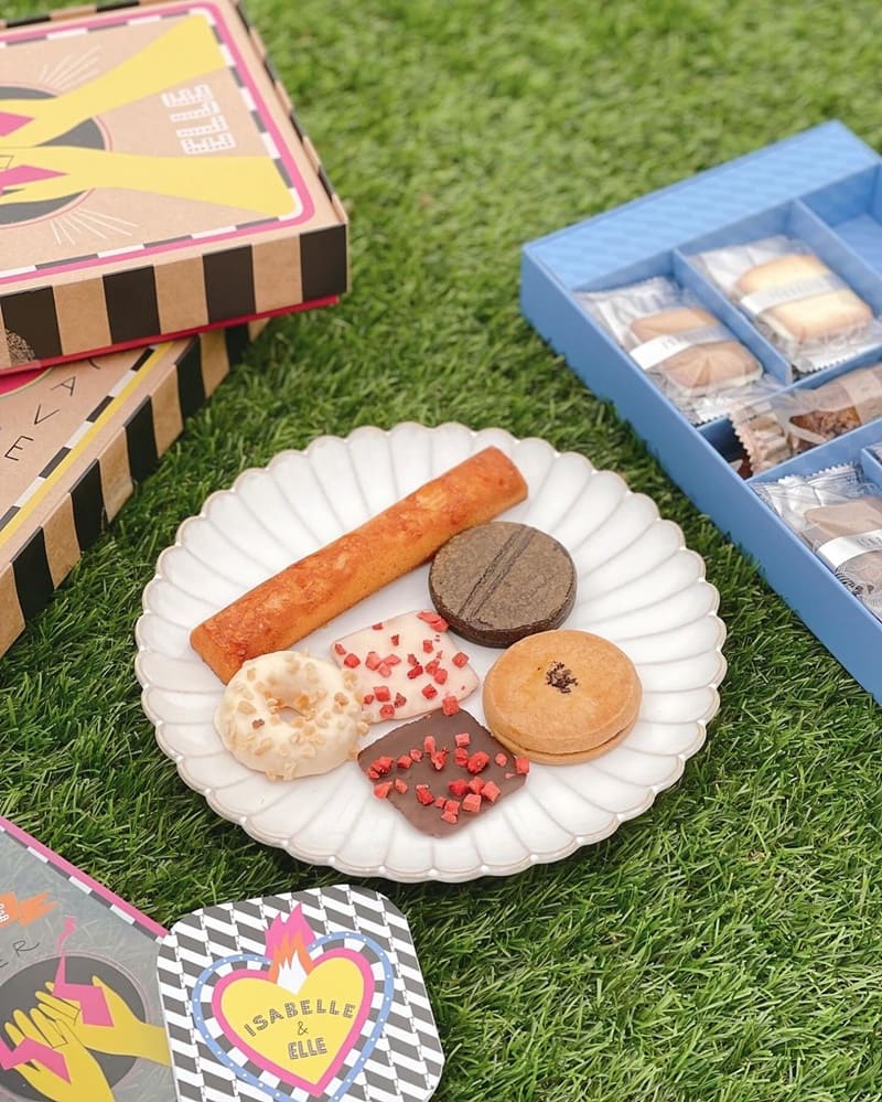 「ELLE x 伊莎貝爾」30歲生日禮盒系列，夢幻魔法冒險與經典薄餅美味組合，傳達簡單幸福獨一無二心意！