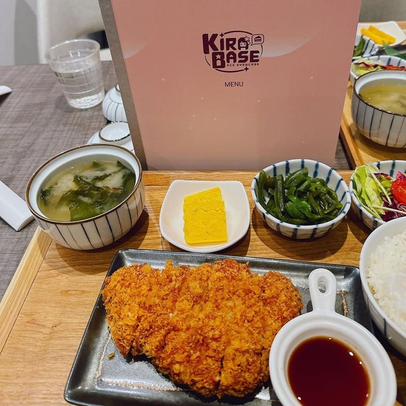 「KIRABASE信義店」台北科技星辰偶像展演酒吧！結合豐盛美食與划算調酒方案、夏日限定活動熱烈展開！