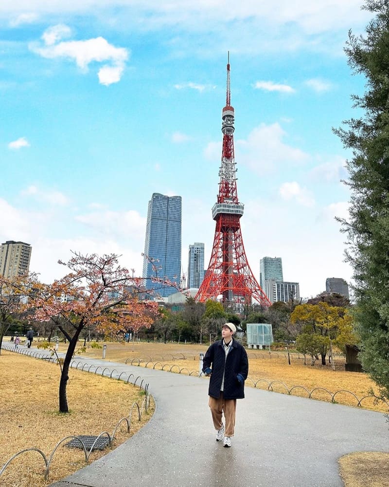 「芝公園」極致日本迷戀!東京鐵塔必拍!獨特視角、草地襯托藍天美景、EJ推薦!