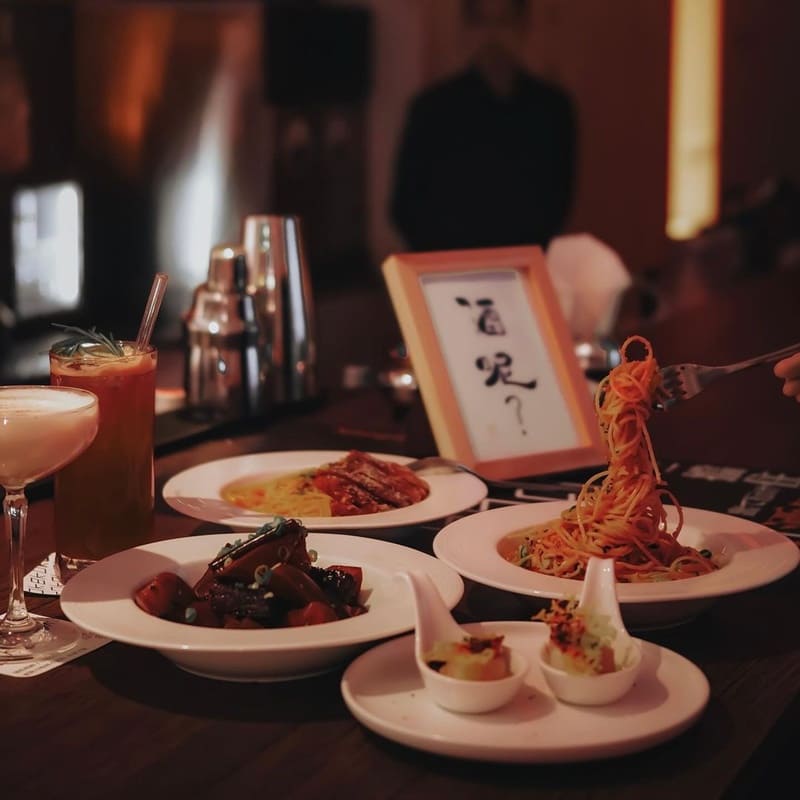 「Simplebar簡單吧」士林夜市隱藏餐酒館!風格獨特、調酒美味、小食水準高、令人驚艷味蕾饗宴!