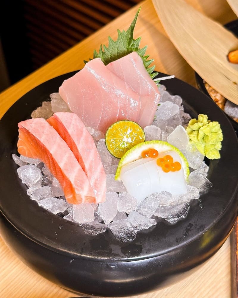 「藝奇 日本料理岩板燒 」台中隱藏極致日本美味！春櫻套餐豐富精緻、用心料理與優雅環境相得益彰！