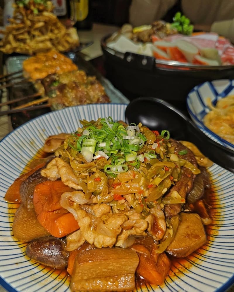 「激安の吉烹酒場」大安敦南三號店!日式氛圍感十足、燒烤居酒、放題698喝到飽!