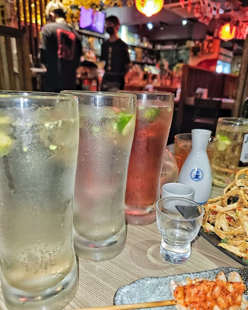 「激安の吉烹酒場」大安敦南三號店!日式氛圍感十足、燒烤居酒、放題698喝到飽!