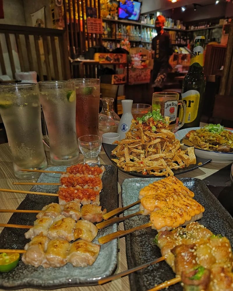 「激安の吉烹酒場」大安敦南三號店!日式氛圍感十足、燒烤居酒、放題698喝到飽!