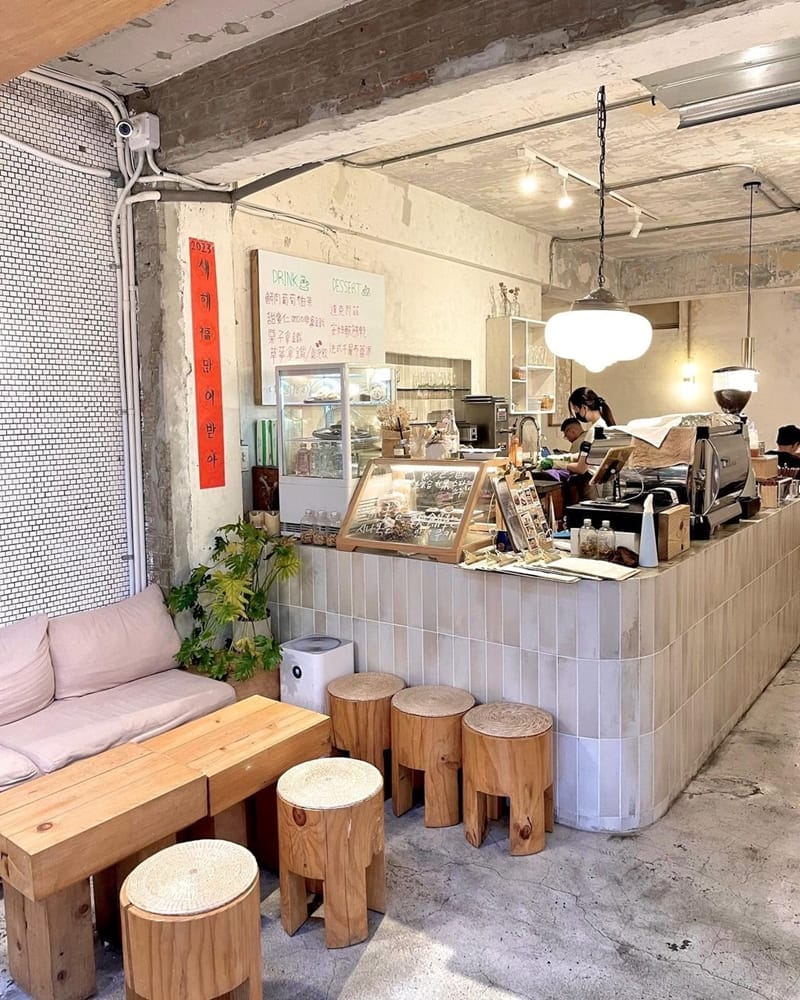 「安妞annyoung cafe」純正韓國人在台開店、你好安妞咖啡店、首推蜂蜜海苔年糕必點！
