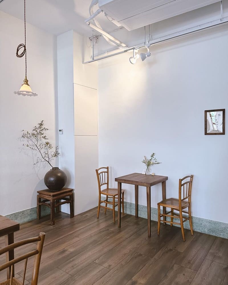 「波藤甜點Boten」新竹木質調老宅甜點咖啡廳！溫馨中帶點香甜、結合復古現代元素！