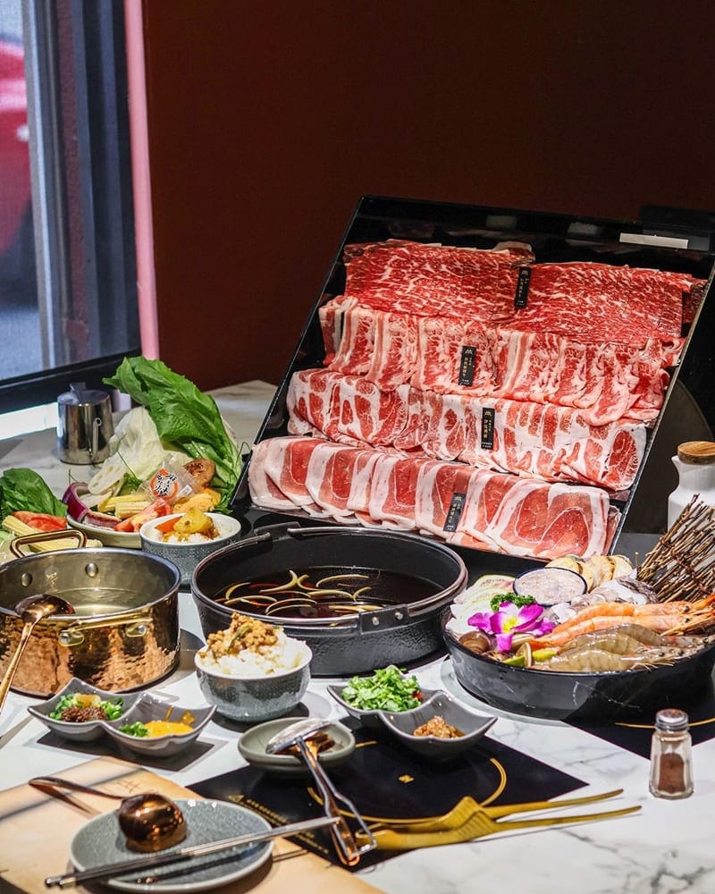 「嗑肉石鍋」雲林斗六新開幕！超浮誇肉肉瀑布、親民自助吧、品味多樣化美食！