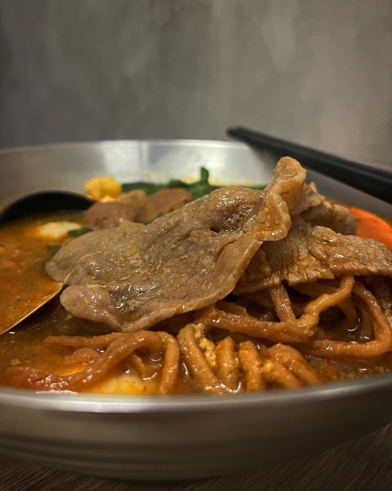 「丼煲處」台南成大商圈正宗日式丼飯拌麵!香氣四溢大碗料多、古早味紅茶喝到飽!