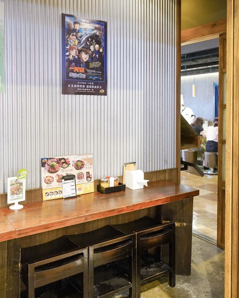 「燒丼株式會社」台北信義浮誇滿滿燒肉!現場炙燒、品味豐盛奢華燒肉丼飯!