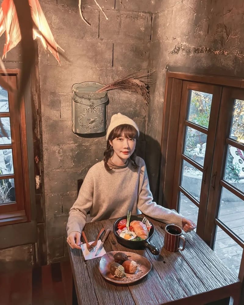 「도토리𝑫𝒐𝒕𝒐𝒓𝒊」首爾龍山店新開幕!宮崎駿風主題咖啡廳、童趣可愛、美味佳餚!