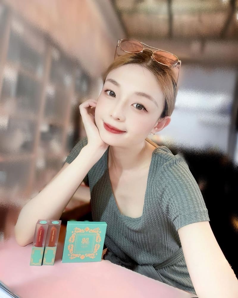 「FreshO2」丹妮婊姐彩妝系列!羽毛霧面唇泥、打造氣場大開完美妝容!