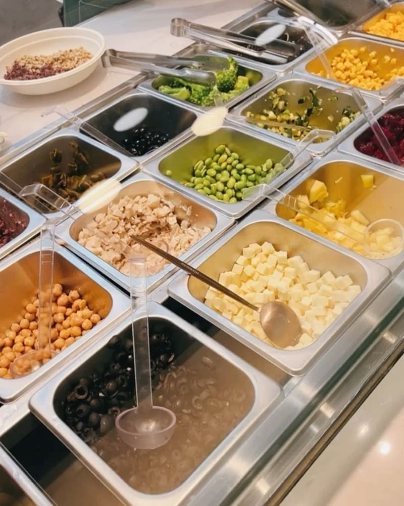 「Jam Kitchen新竹北大站」多樣自選新鮮食材沙拉、選擇障礙困難發作、店家自製醬料！
