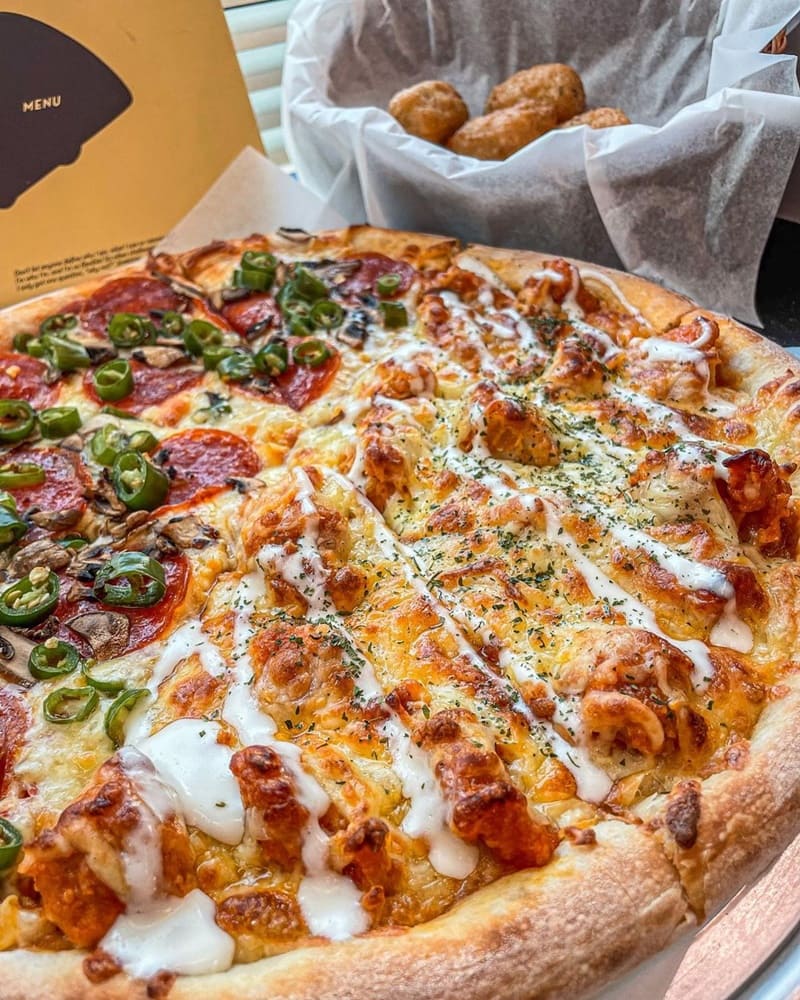 「JIM'S PIZZA」新竹品味美感兼具！知名美式Pizza店、餡料飽滿、單人也能吃！