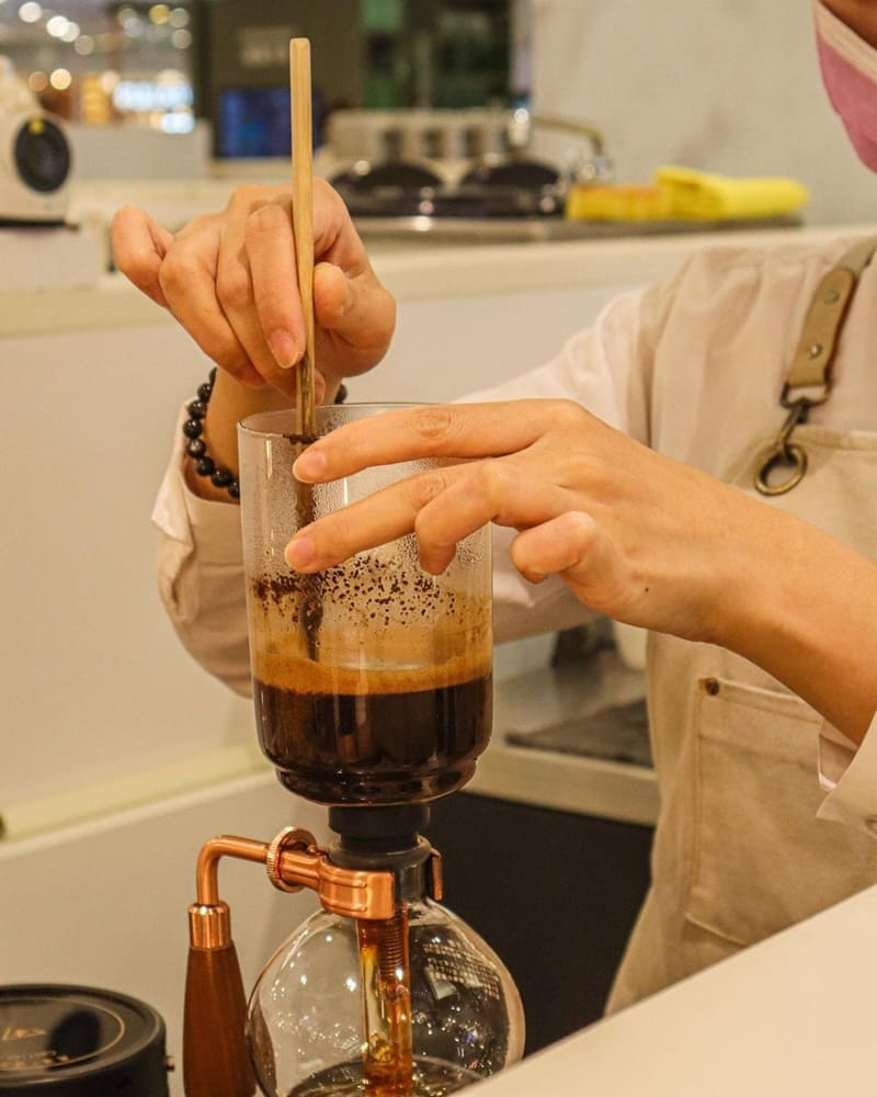「KafeD 咖啡滴」新竹巨城德式精品咖啡！專業手工咖啡、年輪厚夾心蛋糕獨特體驗！