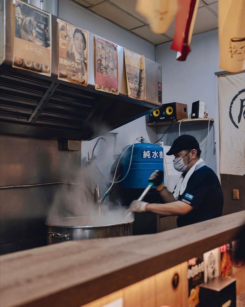 「一拉面豚骨專賣」台南北區最強人氣豚骨拉麵店、品味老闆匠心、濃厚日系風味！
