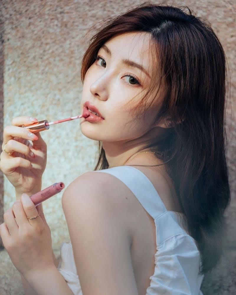 「Shining水光唇釉」彩妝試色開箱|石灰粉、蜜糖玫瑰、拿鐵玫瑰、展現女性時尚魅力!