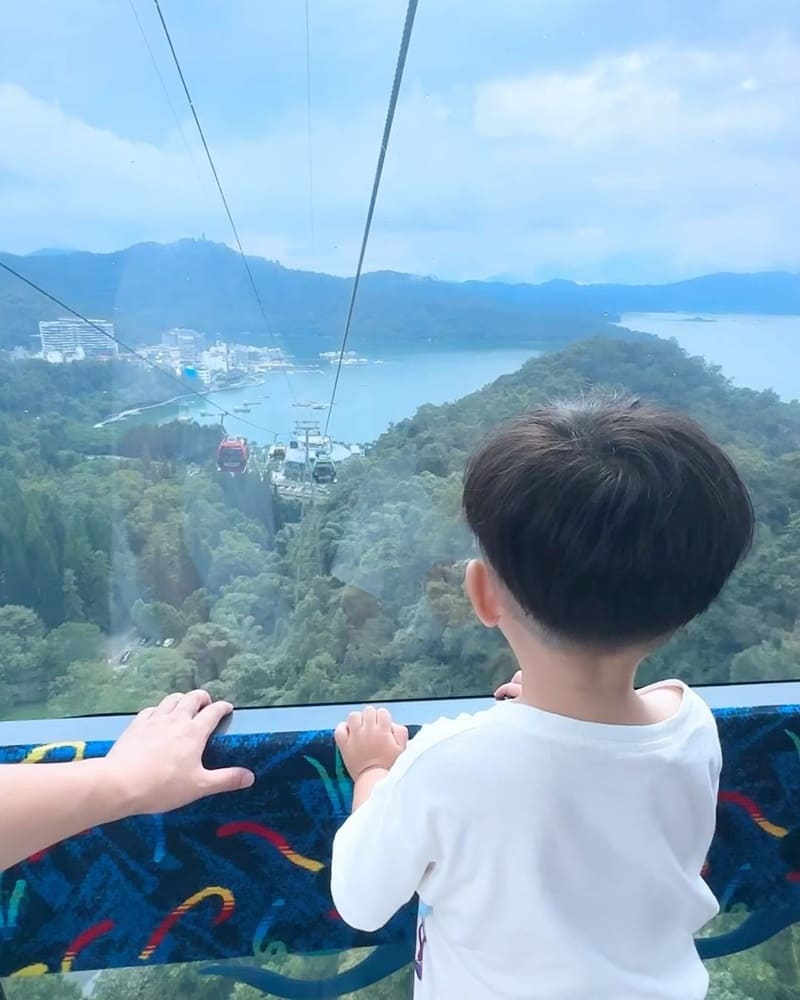 「日月潭纜車體驗」鳥瞰高空美景！七分鐘安全舒適、親子體驗、穿梭雲霄之間。