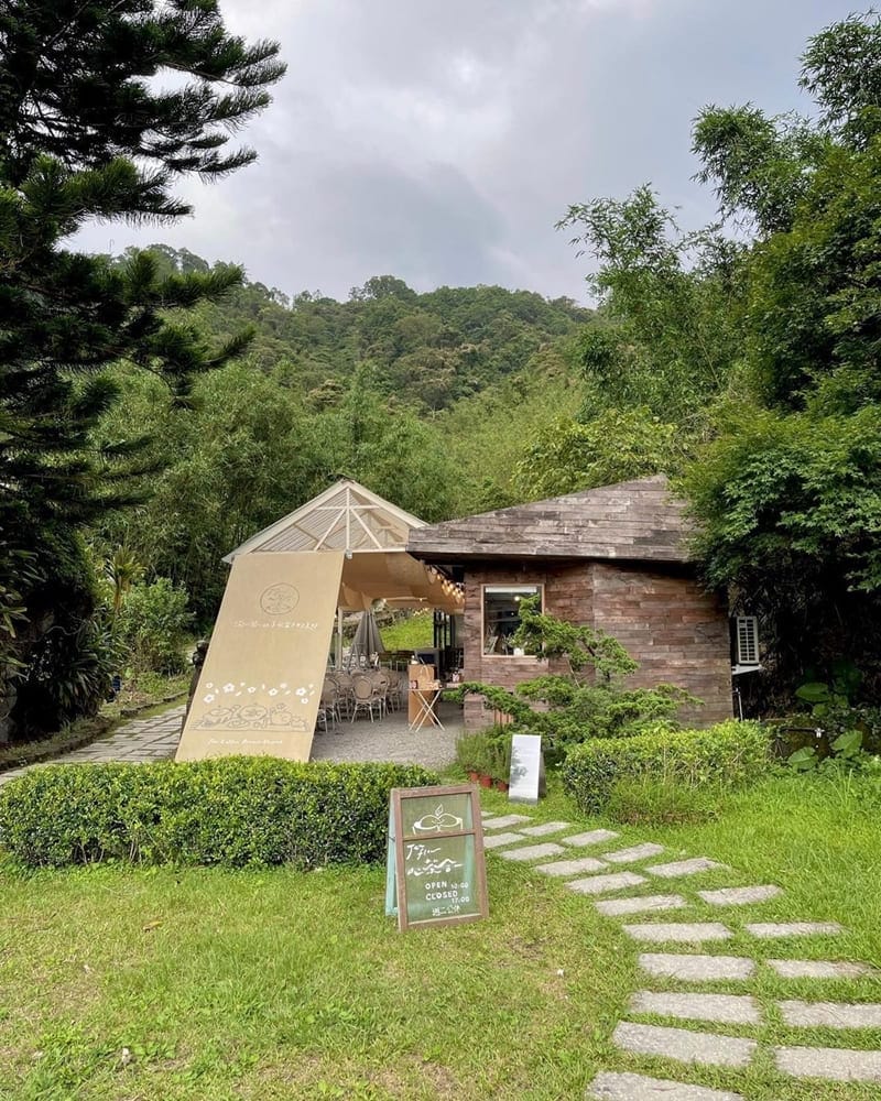 「心茶合一」新北秘境森林咖啡廳、坪林之美、玻璃屋小木屋組合、奢享茶香！
