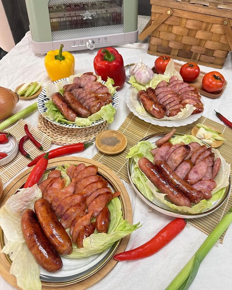 「興哥手工香腸」傳承三十年經典！爆漿肉汁美味、多種口味滿足您的味蕾、限時優惠、不容錯過！
