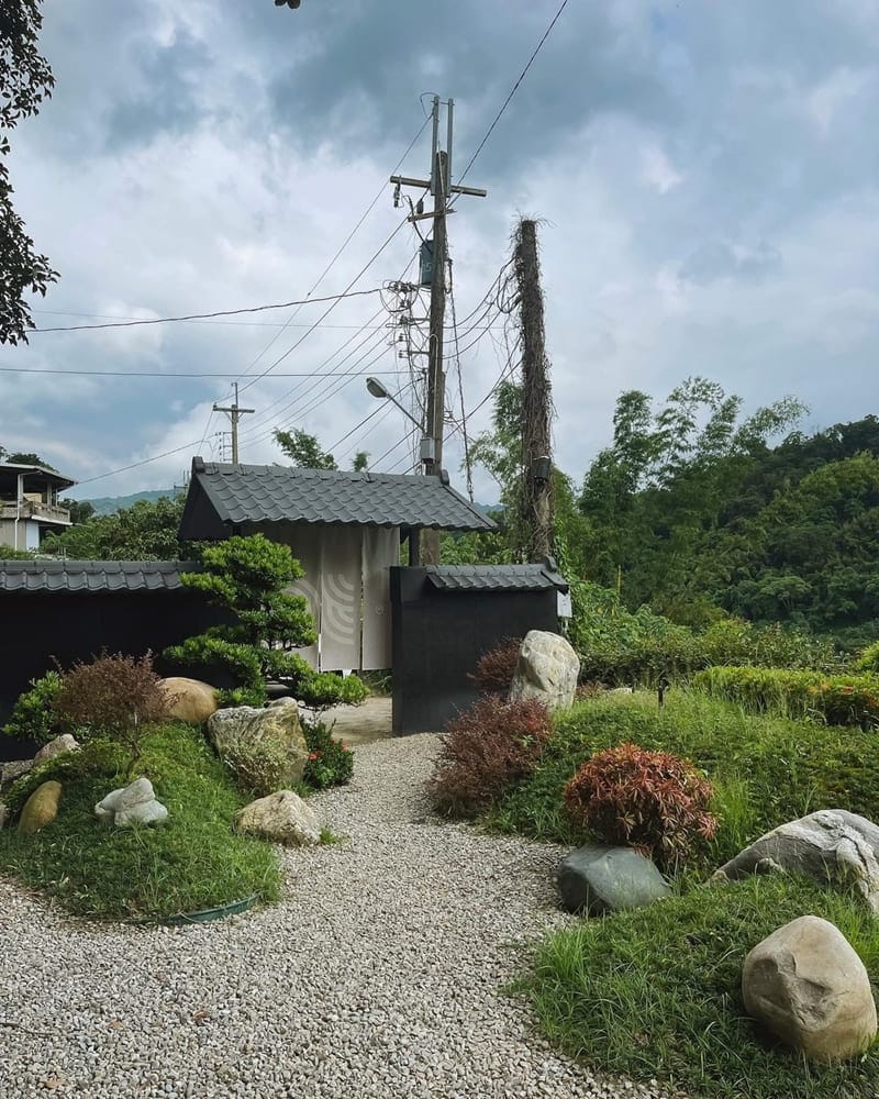 「枯山円敷」台中大坑遺世獨立日本風庭園、簡約侘寂、現代美學、預約制景觀餐廳！
