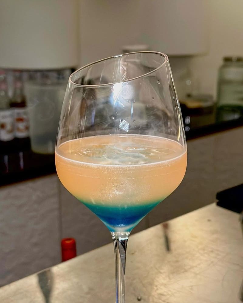 「1/2 Bistro & Bar」高雄冰島風格酒吧!高質感高CP值、創意調酒、隱密雅致氛圍!