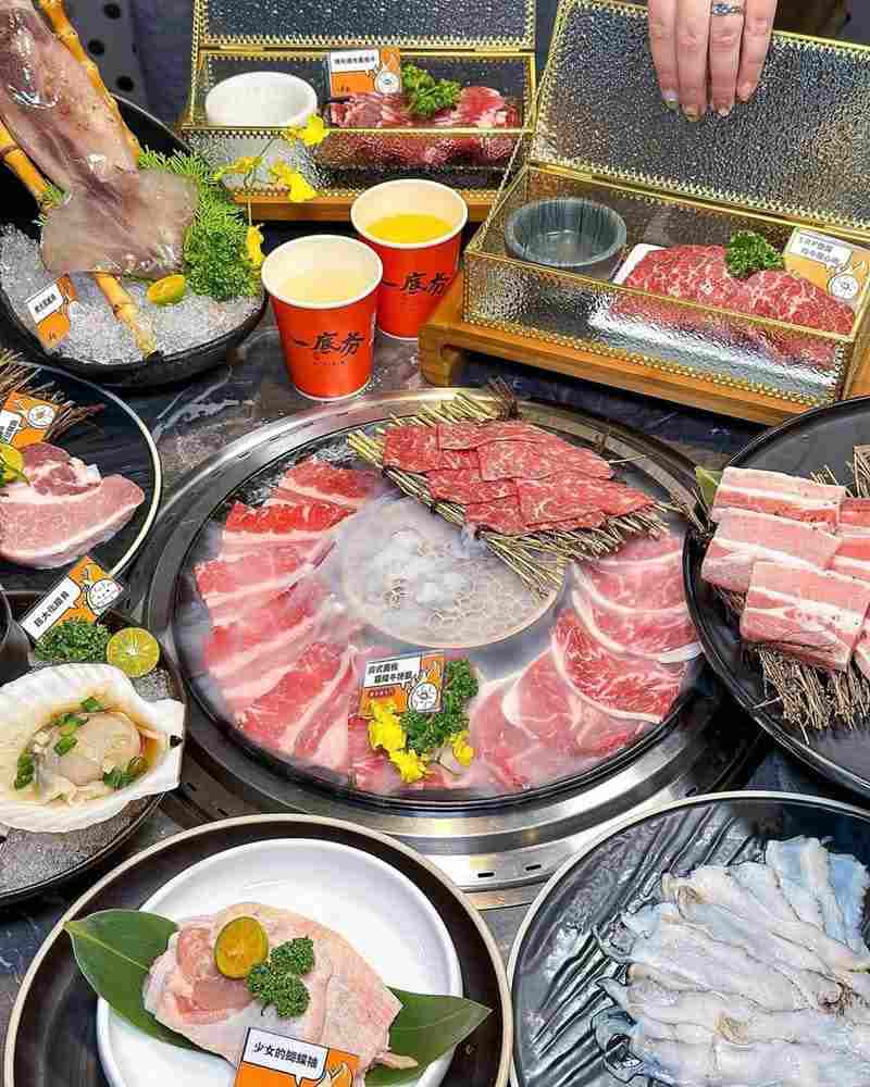 「一底夯燒肉專賣」高雄鳳山新開幕!豐富頂級精緻海鮮肉品、浮誇擺飾仙氣十足!