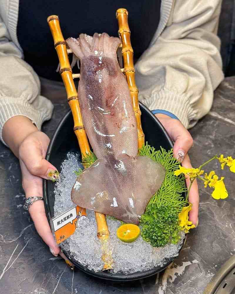 「一底夯燒肉專賣」高雄鳳山新開幕!豐富頂級精緻海鮮肉品、浮誇擺飾仙氣十足!
