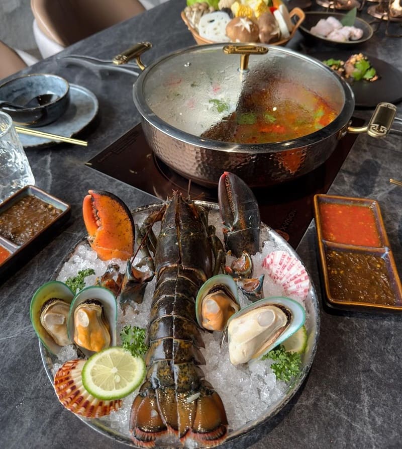 「湳洋鍋物」高雄泰式火鍋！奢華湯底、鮮活龍蝦、極上牛肉、配美酒冰沙、完美聚餐享受！