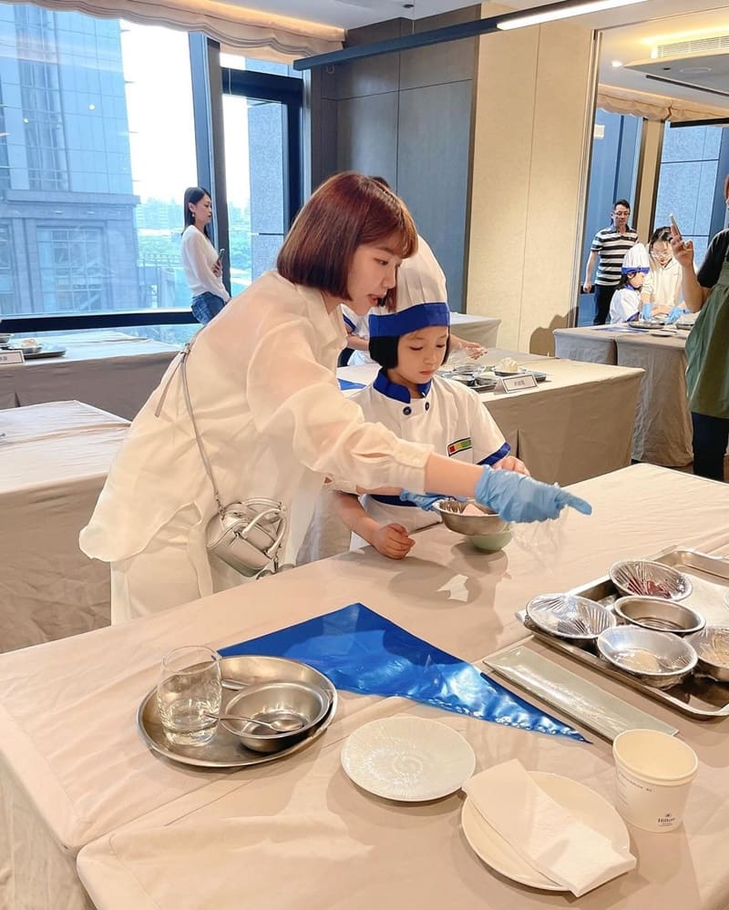 「青雅親子廚藝課」台北希爾頓酒店!可愛廚服、主廚示範教學、體驗DIY、家庭共享美好時光!