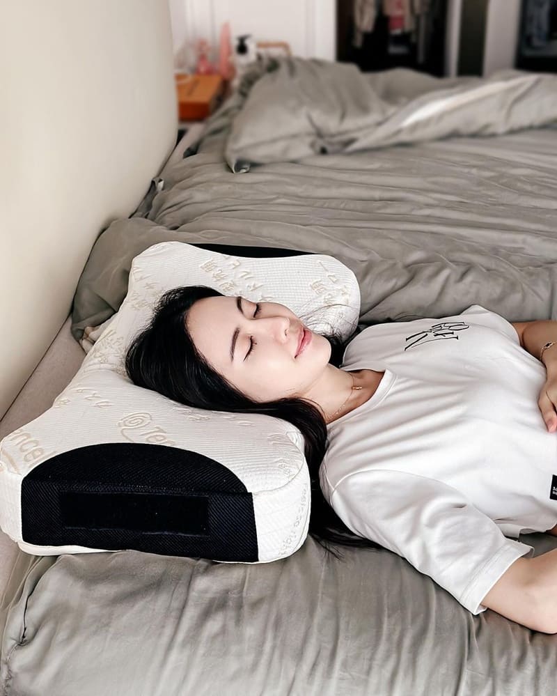 「Sleepy Curve凹眠枕」睡眠革命！舒適無比、煩惱離你遠去、每晚美夢依舊！