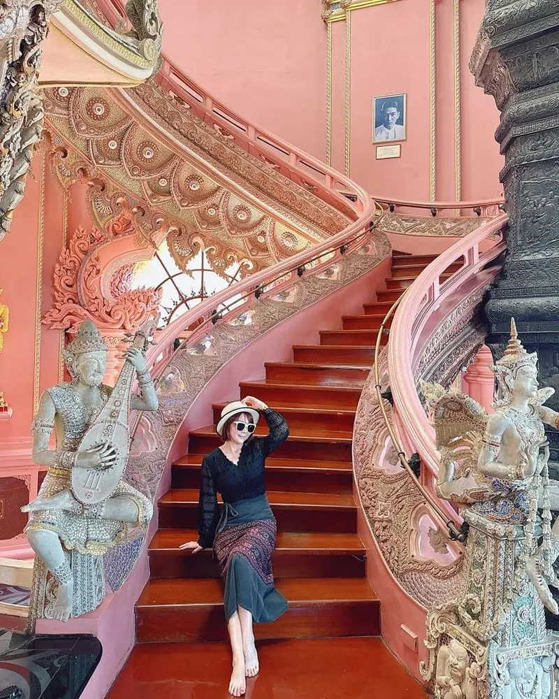 「三頭象神博物館」曼谷必遊景點！粉色系建築藝術之美、震撼眼球體驗！