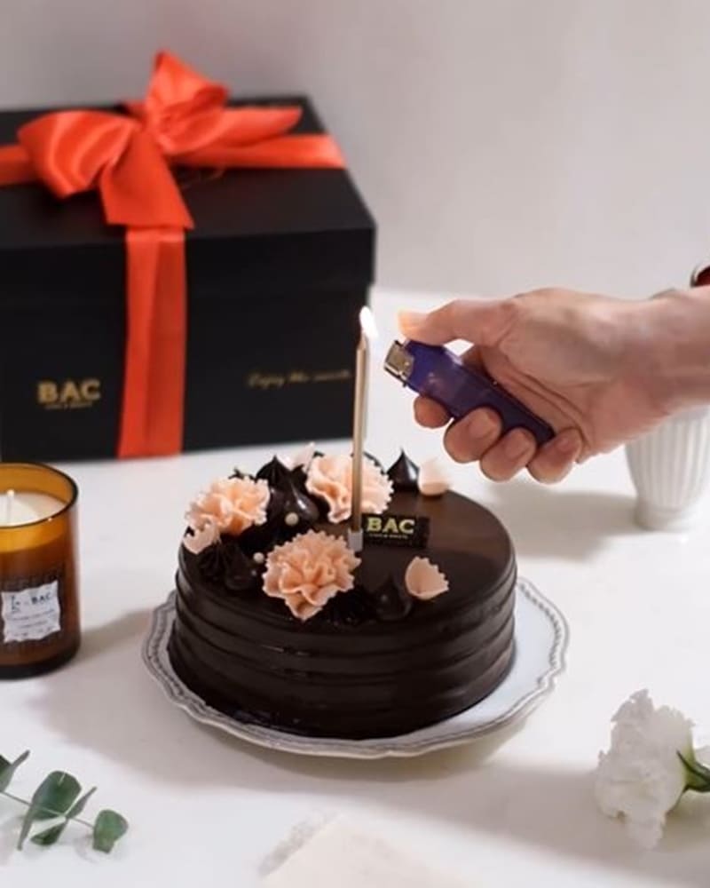 「BAC Cake&Sweets」母親節精選、巧克力蜜桃茶餡蛋糕、香氛美味完美組合！
