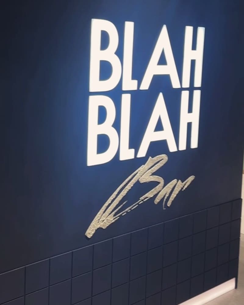 「BLAH BLAH Bar」台北新光A8智慧DIY調酒、全新體驗、查理QQ推薦！