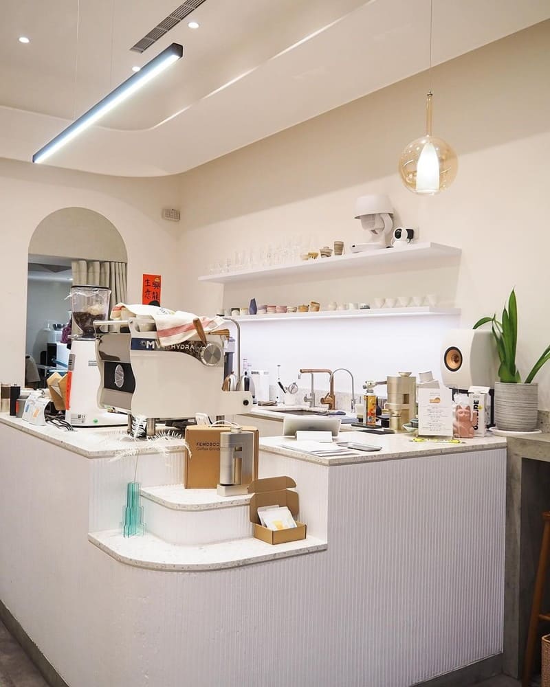 「咖啡酒陶」台北中山唯美甜點店Caffeine Stone、手作陶杯陳列、南西第一陶氣品牌!