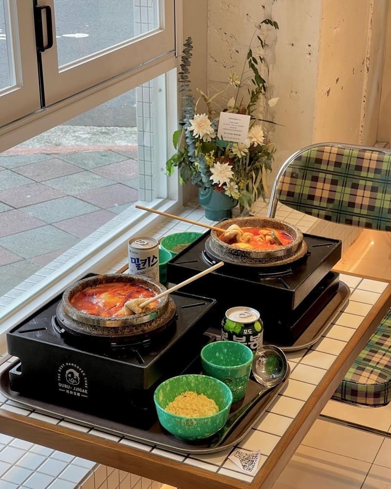 「DUBU-JJIGAE吃你豆腐」台北大安韓式湯飯店、風味濃郁豆腐鍋、獨特配搭創意食材!