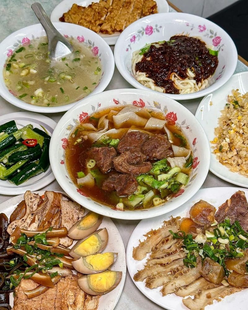 「鄧記家常牛肉麵」高雄苓雅文化中心附近!40年老字號美食、限量手工麵老饕最愛!